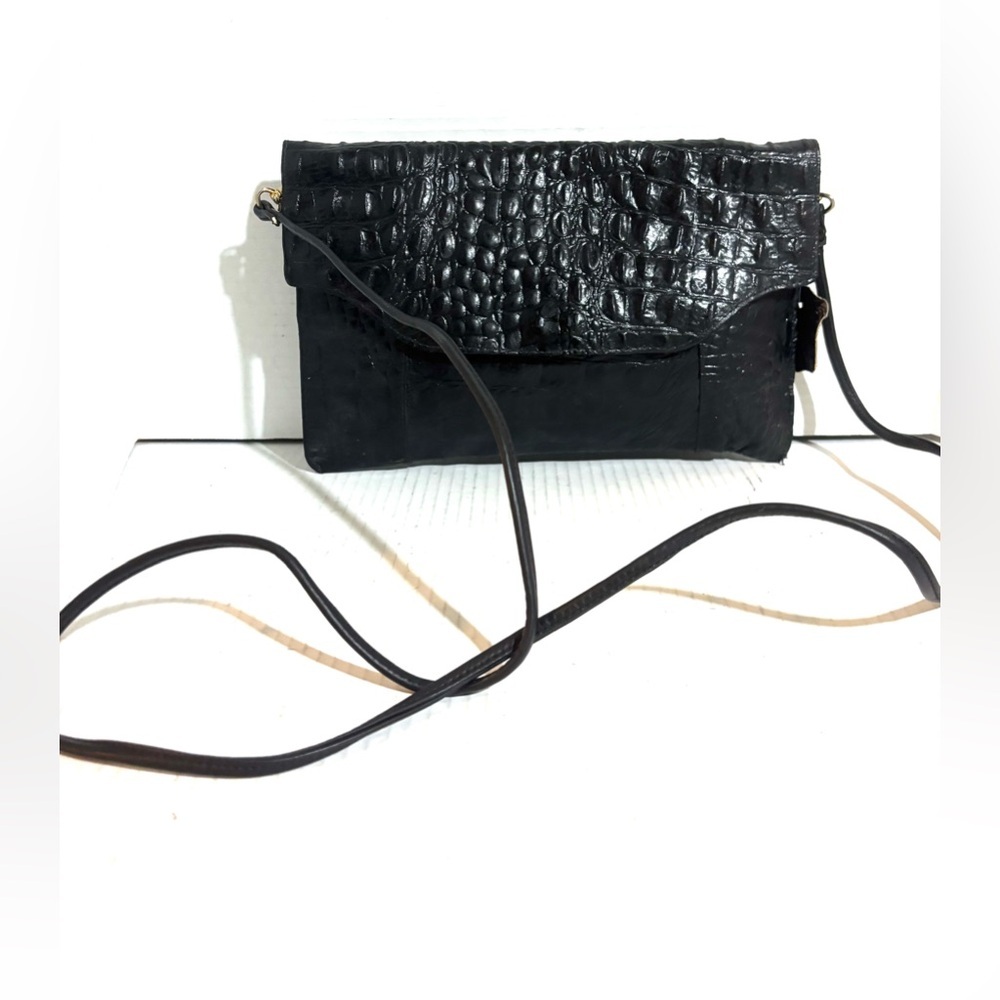 Elegant Black Crocodile-Embossed Women's Bag